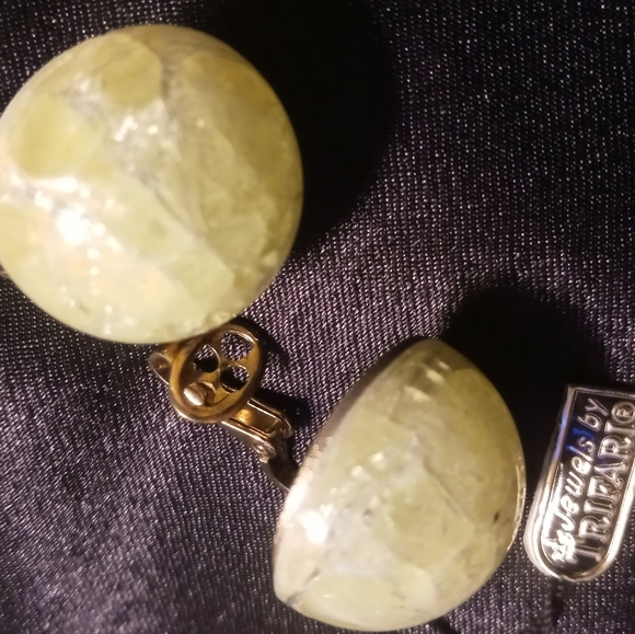 Trifari sun dot buttons earrings with original tags citrine like stone. - Picture 8 of 9